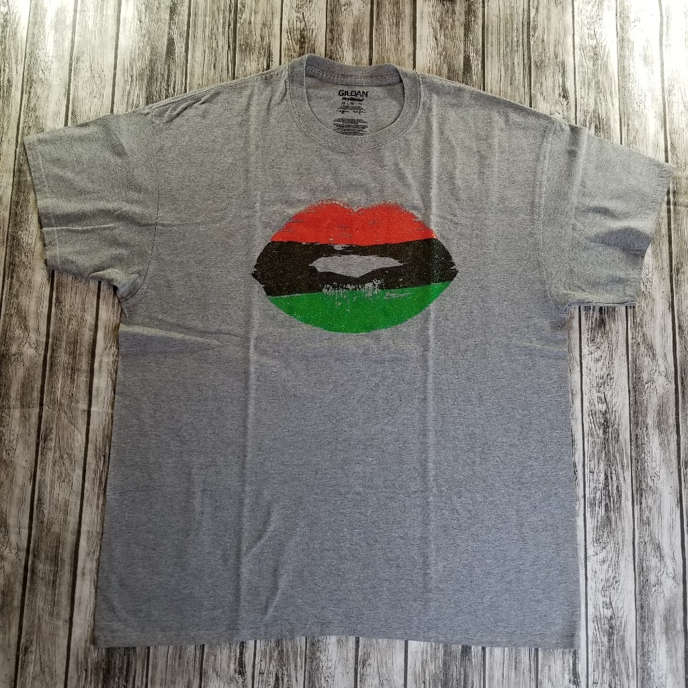 RBG Lips Kiss Graphic Men's T Shirt Size XL 23in Width 29.5in Length Grey